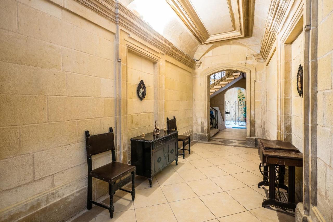 Valletta Main Street Apartment Deluxe ภายนอก รูปภาพ
