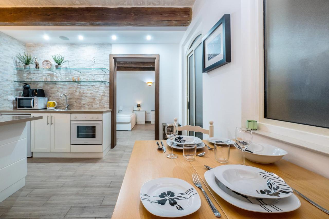 Valletta Main Street Apartment Deluxe ภายนอก รูปภาพ
