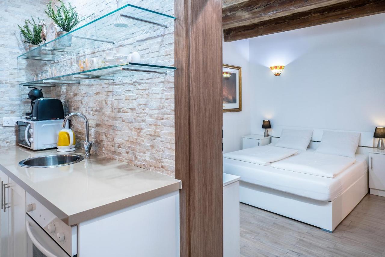 Valletta Main Street Apartment Deluxe ภายนอก รูปภาพ