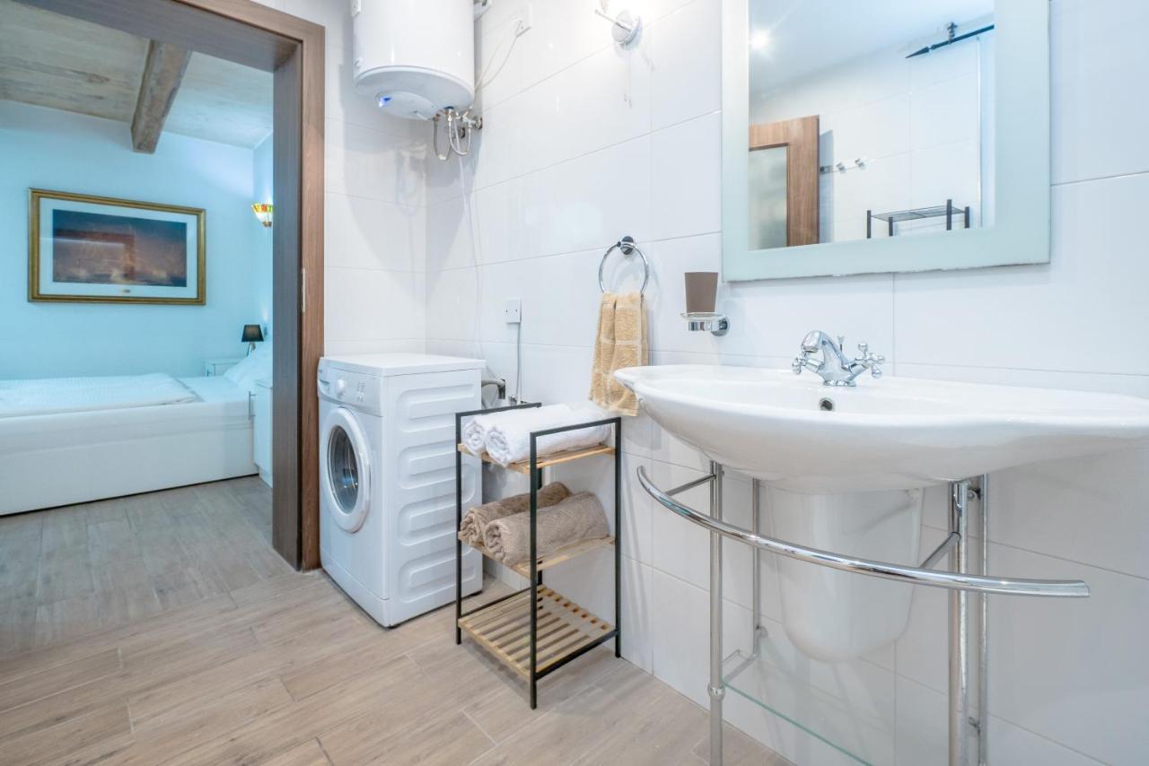 Valletta Main Street Apartment Deluxe ภายนอก รูปภาพ
