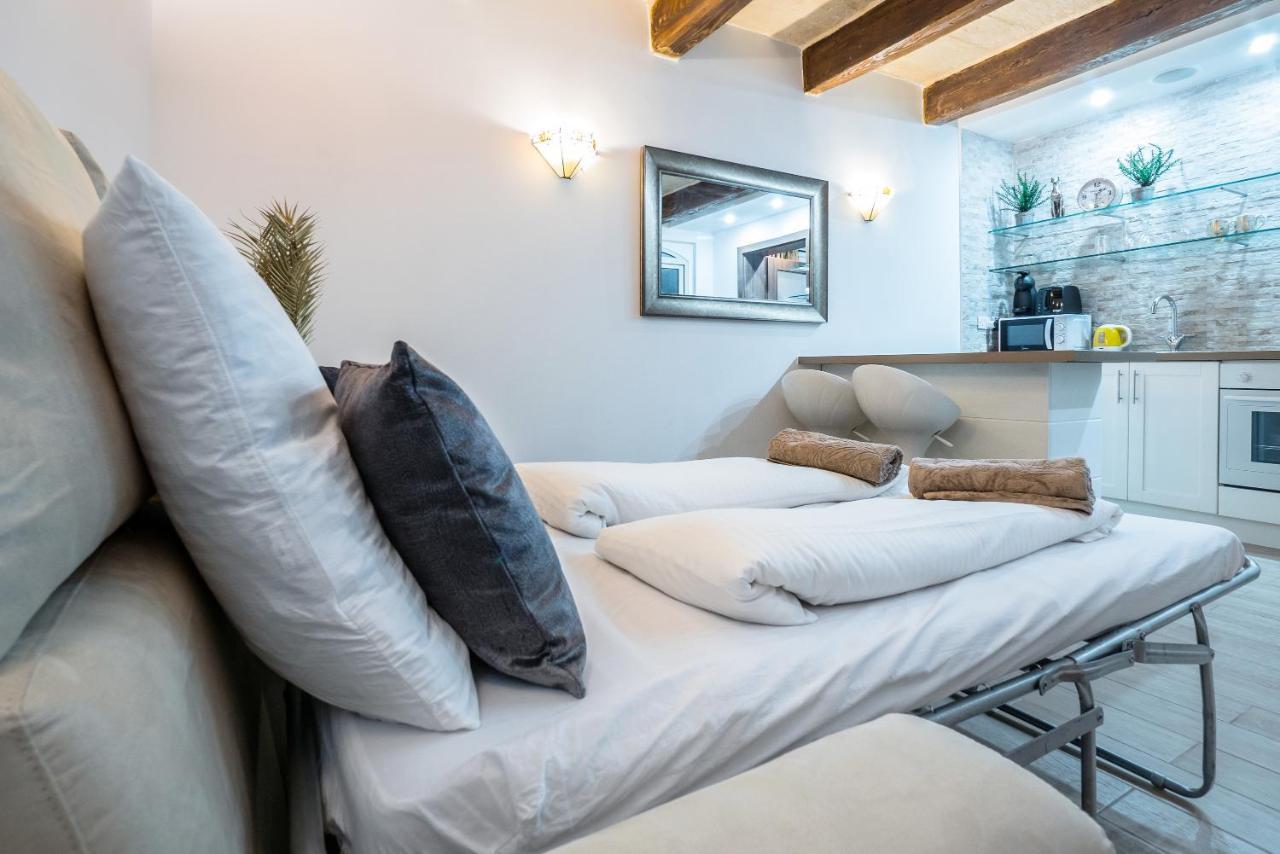 Valletta Main Street Apartment Deluxe ภายนอก รูปภาพ